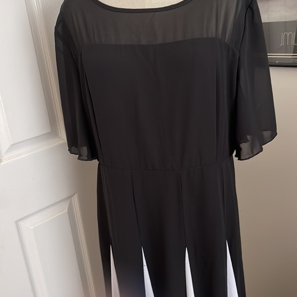 Black and white dress 👗 - Picture 7 of 13